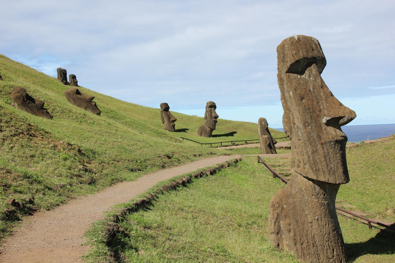 Illustration for article titled New Evidence Contradicts Theory That Easter Island Society Collapsed